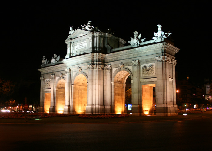 [- Mírala -] La Puerta de Alcalá, Plaza de la Independencia, Madrid (España) | 11/08/2007