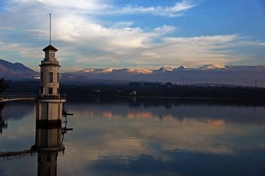 [- Cumbres nevadas -] Embalse del Cubillas, Granada (España)