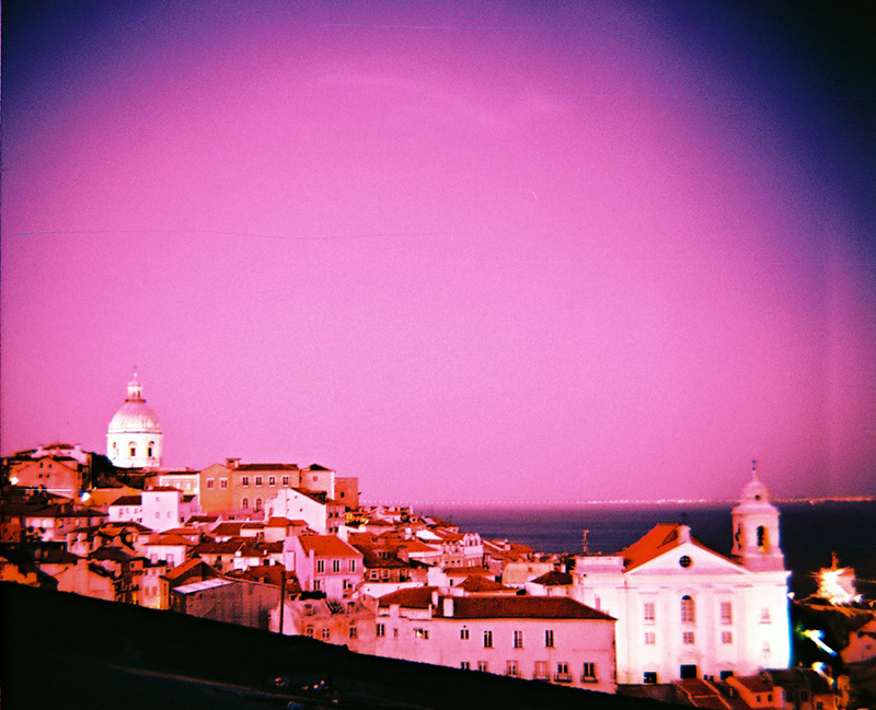 [- Cae la noche -] Miradoiro de Santa Luzía, Lisboa (Portugal)