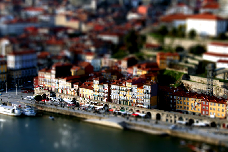 [- En pequeñito -] Cais da Ribeira, Porto (Portugal)