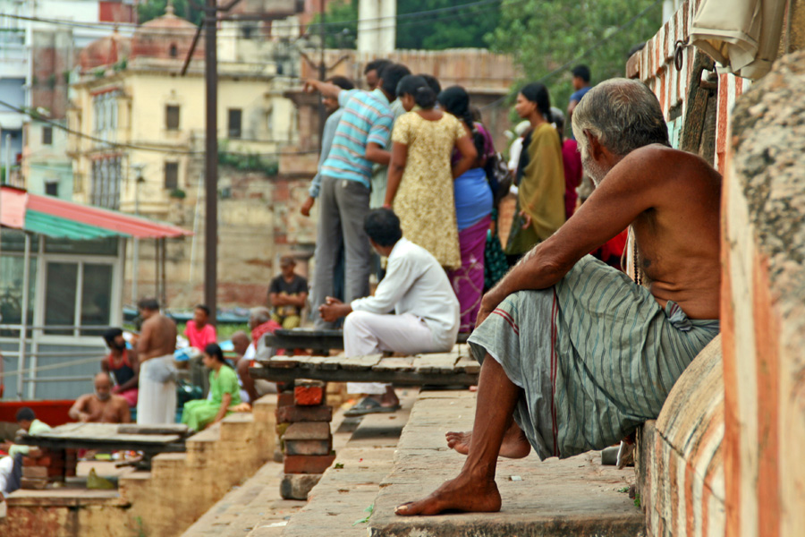 [- Observando -] घाट, वाराणसी (भारतीय गणराज्य) - Kedar Ghat, Varanasi (India)