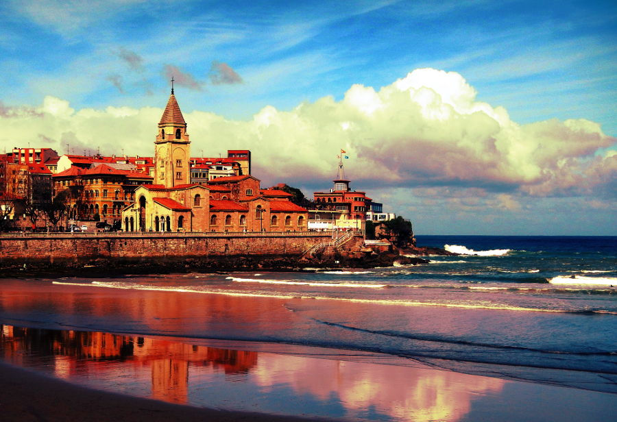  Iglesia de San Pedro Apóstol Mayor, Gijón (España)