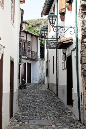 [- Restaurante Bar -] Rua Dom João II, Bragança, Trás-os-Montes (Portugal)